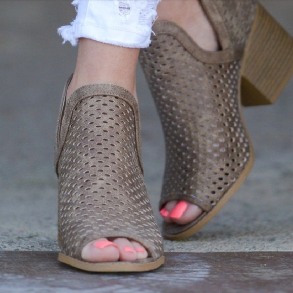 *1 LEFT!*🌷HP 9/18🌷 PERFORATED PEEP-TOE BOOTIES - Picture 2 of 7